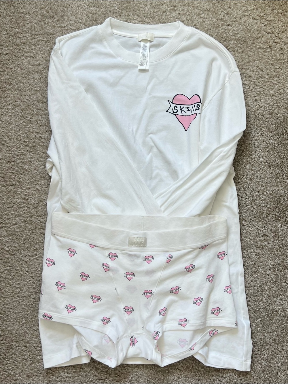 SKIMS BOYFRIEND LONG SLEEVE T-SHIRT AND SHORT BOXER SET MARBLE HEART BANNER Pink